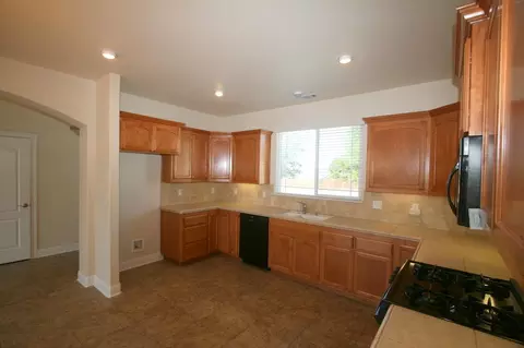880 Collyer Dr, Redding, CA 96003 photo 3