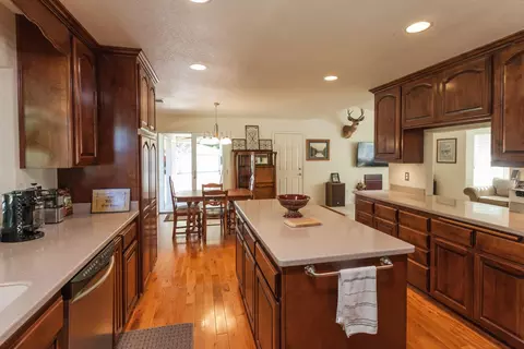 20936 Yogi Bear Ln, Redding, CA 96003 photo 7