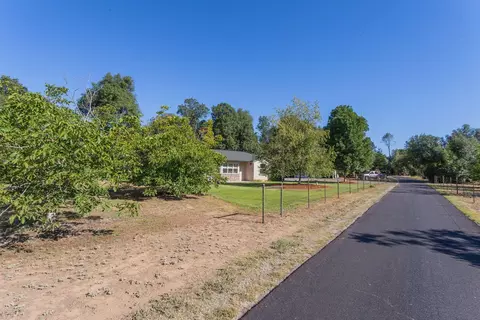 20936 Yogi Bear Ln, Redding, CA 96003 photo 3