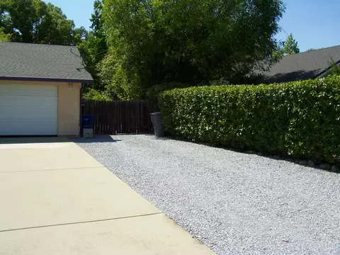 6517 Creekside St, Redding, CA 96001 photo 3