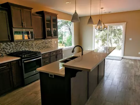 1614 Galaxy Way, Redding, CA 96002 photo 4
