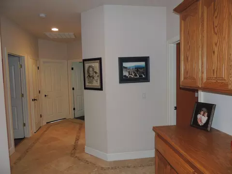 3675 Seasons Ct, Redding, CA 96001 photo 11