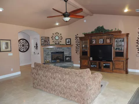 3675 Seasons Ct, Redding, CA 96001 photo 4