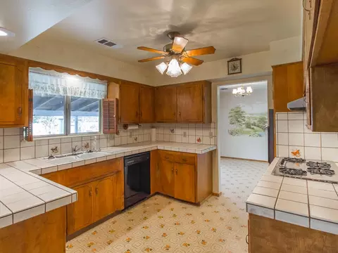 580 Estate St, Redding, CA 96002 photo 5