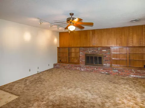 580 Estate St, Redding, CA 96002 photo 7
