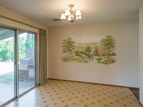 580 Estate St, Redding, CA 96002 photo 6
