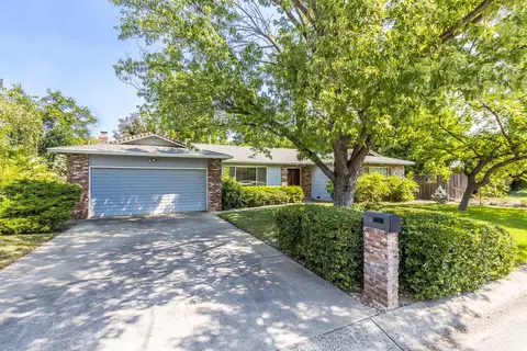 580 Estate St, Redding, CA 96002 photo 1
