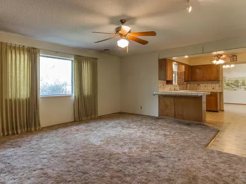 580 Estate St, Redding, CA 96002 photo 8