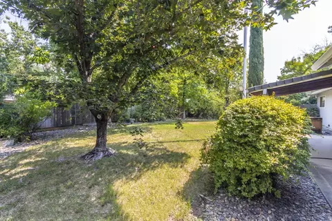580 Estate St, Redding, CA 96002 photo 16