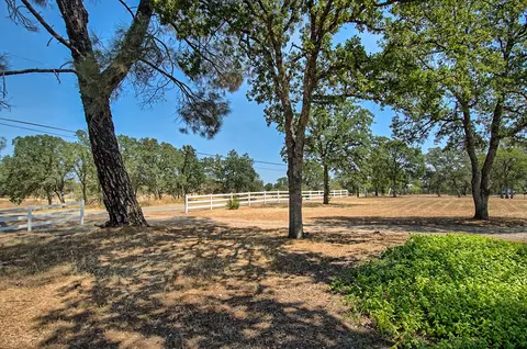 21255 Gilbert Dr, Redding, CA 96002 photo 4