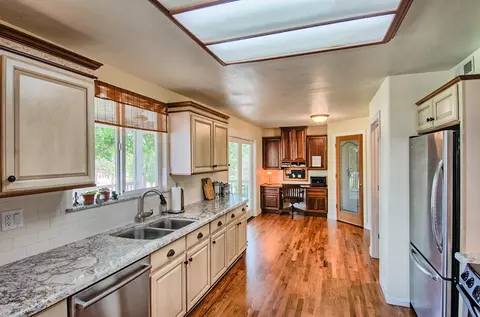 21255 Gilbert Dr, Redding, CA 96002 photo 13