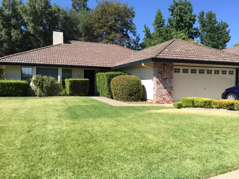 1740 Vega St, Redding, CA 96002 photo 1