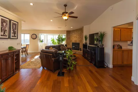 3917 Sunglow Dr, Redding, CA 96001 photo 4