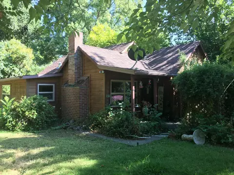 2609 Russell St, Redding, CA 96001 photo 1