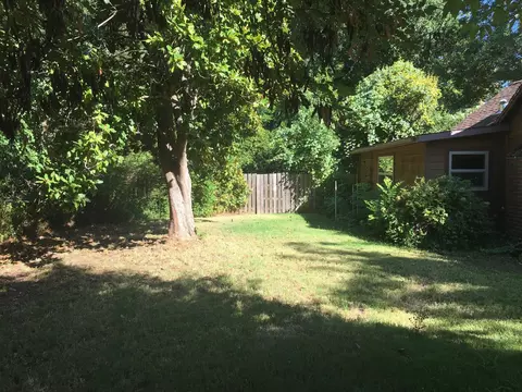 2609 Russell St, Redding, CA 96001 photo 9