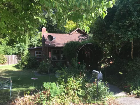 2609 Russell St, Redding, CA 96001 photo 11