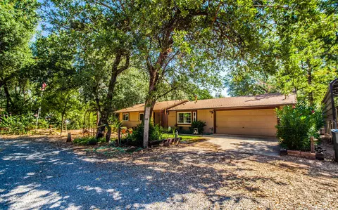 5187 Bogie Ln, Redding, CA 96002 photo 1
