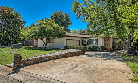1113 Lorraine Dr, Redding, CA 96002 photo 1