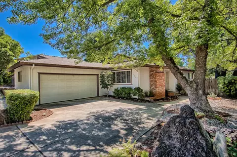1113 Lorraine Dr, Redding, CA 96002 photo 2