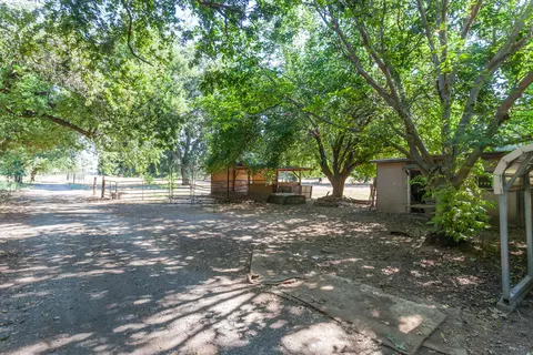 19235 W Niles, Redding, CA 96002 photo 1