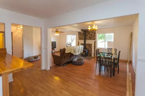 19235 W Niles, Redding, CA 96002 photo 3