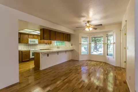 1363 Edgewood Dr, Redding, CA 96003 photo 4