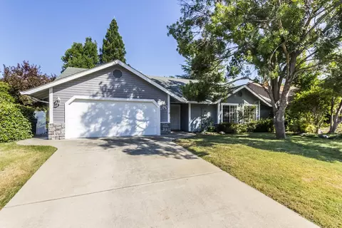 1363 Edgewood Dr, Redding, CA 96003 photo 2