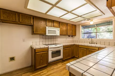 1363 Edgewood Dr, Redding, CA 96003 photo 5