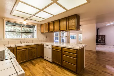 1363 Edgewood Dr, Redding, CA 96003 photo 6