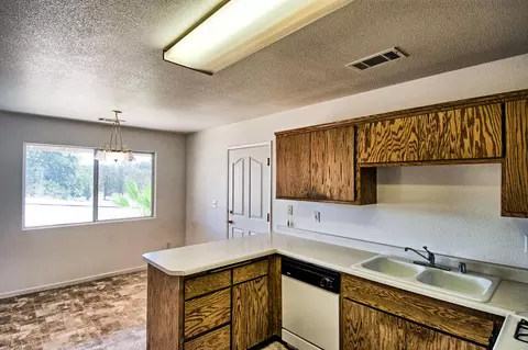 2520 Clover Creek St, Redding, CA 96002 photo 11
