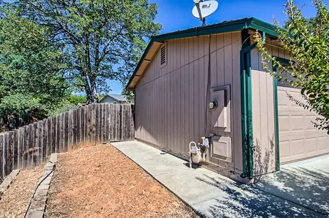 2520 Clover Creek St, Redding, CA 96002 photo 4