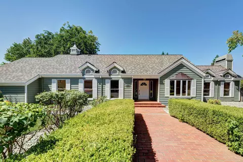 890 Sunriver Dr, Redding, CA 96001 photo 2