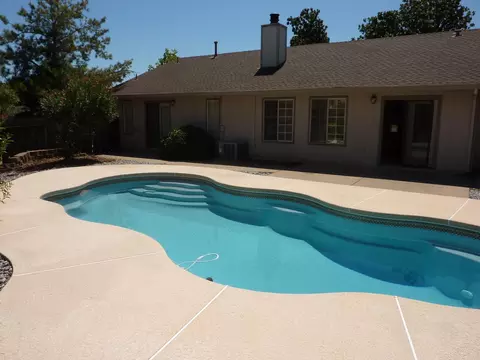 477 Dominica Ct, Redding, CA 96003 photo 2
