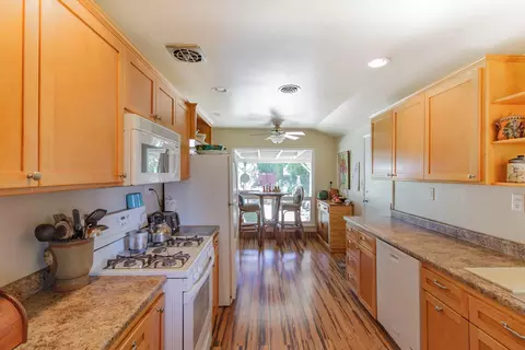 5781 Mountain View Dr, Redding, CA 96003 photo 4