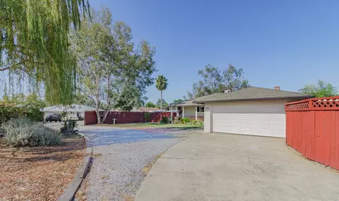 5781 Mountain View Dr, Redding, CA 96003 photo 2