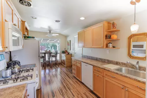 5781 Mountain View Dr, Redding, CA 96003 photo 5