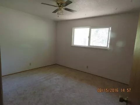 16590 Stanislaus Dr, Redding, CA 96001 photo 4