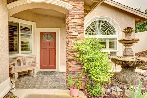 414 Spire Point Dr, Redding, CA 96003 photo 2