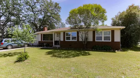 1615 Riviera Dr, Redding, CA 96001 photo 1
