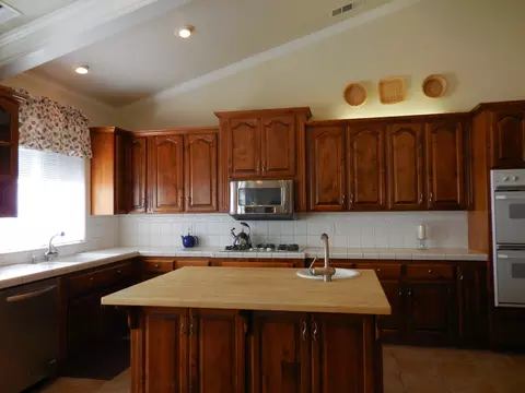 4105 Cloverway Dr, Redding, CA 96002 photo 3