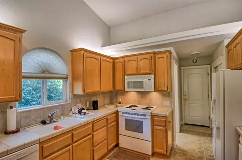 5935 Beaumont, Redding, CA 96003 photo 10