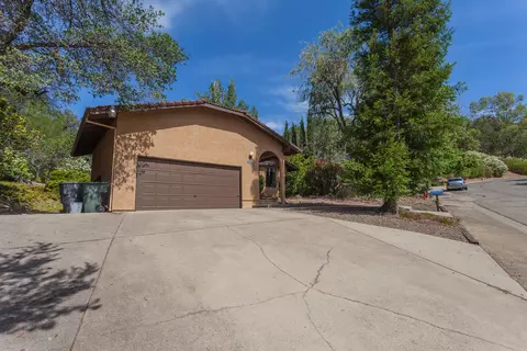 462 Turquoise Ct, Redding, CA 96003 photo 2