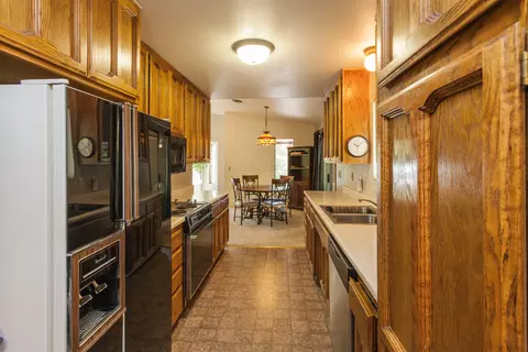 462 Turquoise Ct, Redding, CA 96003 photo 11