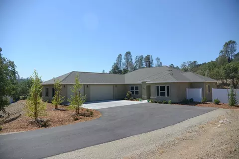 16255 Purple Elm Dr, Redding, CA 96001 photo 1