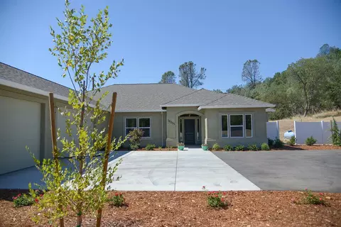 16255 Purple Elm Dr, Redding, CA 96001 photo 2