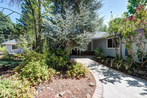 16012 Plateau Cir, Redding, CA 96001 photo 1