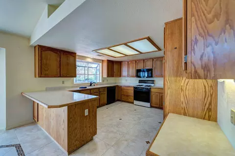 16012 Plateau Cir, Redding, CA 96001 photo 7