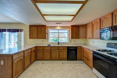 16012 Plateau Cir, Redding, CA 96001 photo 9