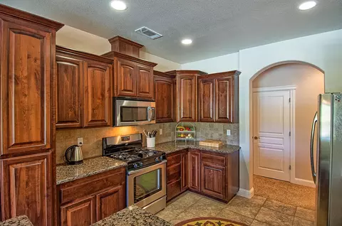 957 Albion Ave, Redding, CA 96003 photo 6