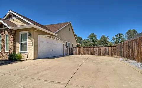 19438 Carnegie Dr, Redding, CA 96003 photo 2